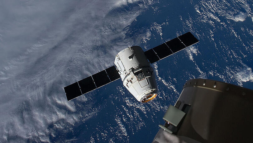 Ein Archivfoto zeigt den privaten Raumfrachter "Dragon" kurz nach Abkoppeln vom Roboterarm "Canadarm2" (nicht im Bild) der Internationalen Raumstation (ISS). Ein Archivfoto zeigt den privaten Raumfrachter "Dragon" kurz nach Abkoppeln vom Roboterarm "Canadarm2" (nicht im Bild) der Internationalen Raumstation (ISS).