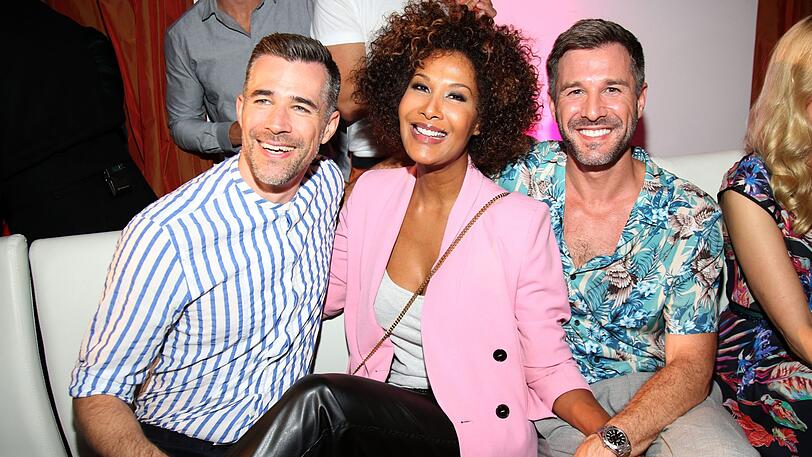 Jo Weil, Marie Amiere und Jochen Schropp bei der Ernsting's Family Fashion Show in der Villa im Heinepark in Hamburg.