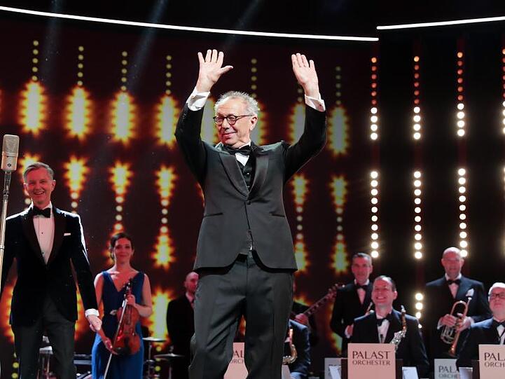 Für Dieter Kosslick erhob sich das Publikum im Saal von den Sitzen und spendete begeisterten Applaus.