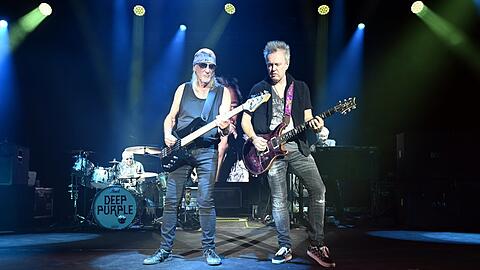 Bassist Roger Glover und Gitarrist Simon McBride. Foto: Jens Niering