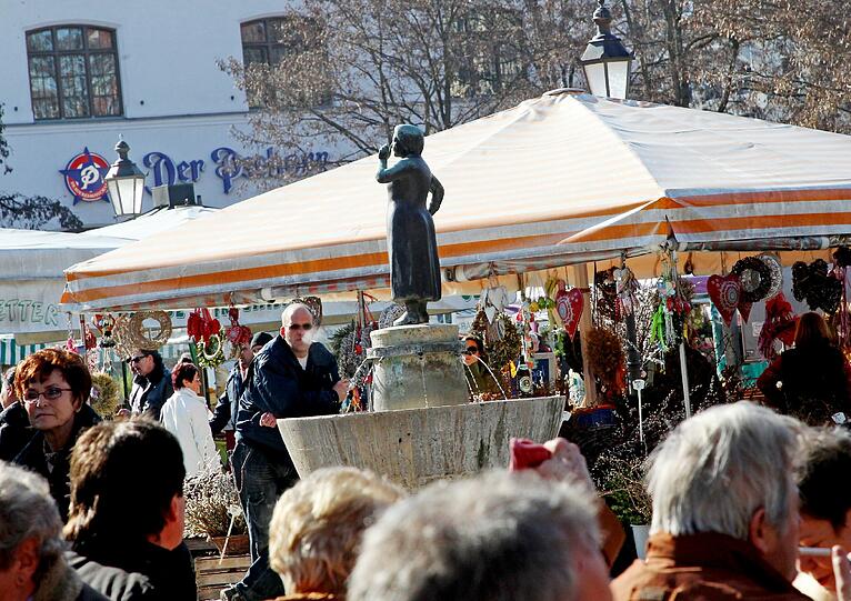 Frühlingserwachen in München - schon jetzt freuen sich viele auf's warme Wochenende und den Biergarten. Sehen Sie hier die ersten Frühlingsbilderbilder aus der Weltstadt mit Herz...