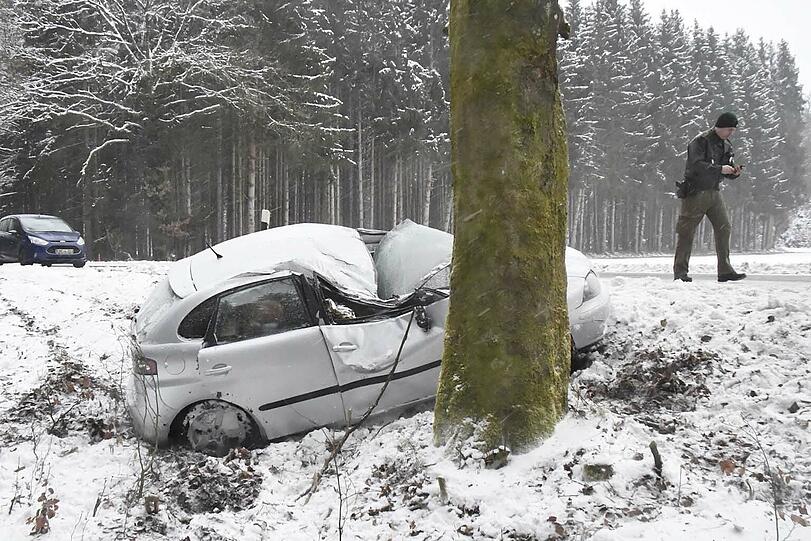 Wie durch ein Wunder blieb die Fahrerin dieses Wracks von größeren Verletzungen verschont.