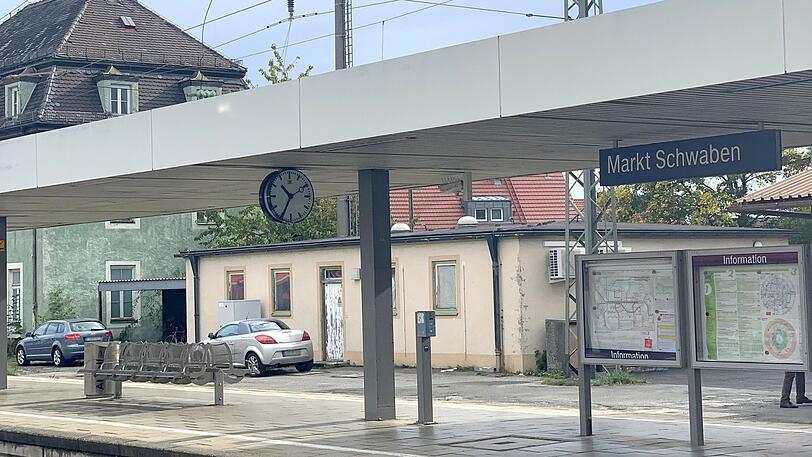 Die S-Bahn hielt in Markt Schwaben an, wo Polizisten der Sachverhalt klärten.