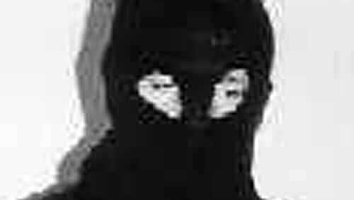 Ein Masken-Mann wie dieser schreckte die Amberger auf. Ein Masken-Mann wie dieser schreckte die Amberger auf.