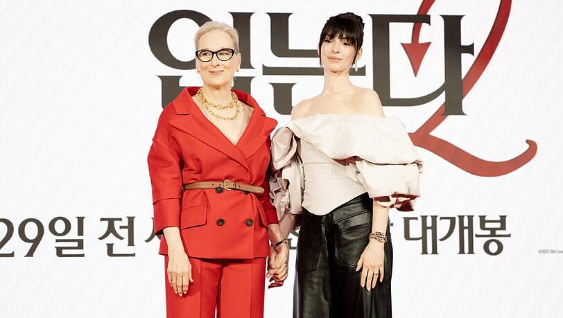 Meryl Streep und Anne Hathaway zeigen in Seoul, dass sie ihren "Der Teufel tr&auml;gt Prada"-Figuren modisch in nichts nachstehen.