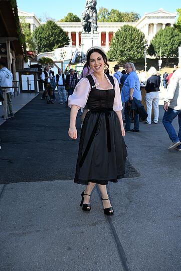 Hat Ehemann Heiner Lauterbach diesmal zu Hause gelassen: Viktoria Lauterbach. Hat Ehemann Heiner Lauterbach diesmal zu Hause gelassen: Viktoria Lauterbach.