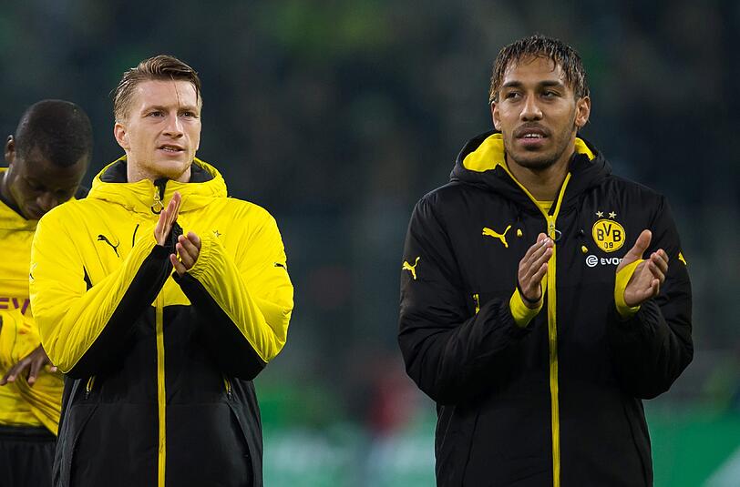 Platz 7: Borussia Dortmund - 44 Tore | Nicht nur in der Bundesliga, auch im europäischen Vergleich besitzt der BVB mit Marco Reus (l.; 10 Tore), Henrikh Mkhitaryan (nicht im Bild; 11 Tore) und Pierre-Emerick Aubameyang (r.; 23 Tore) eine der stärksten Sturmreihen Europas.