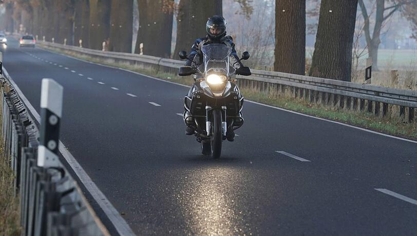 Das schöne Wetter zu Ostern lockte viele Biker auf die Straßen. Das schöne Wetter zu Ostern lockte viele Biker auf die Straßen.