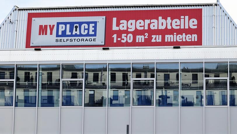Versteckt hinter einer Baustelle findet man das Lager. Versteckt hinter einer Baustelle findet man das Lager.