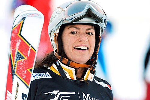 Auch die Skikluft steht ihr prima