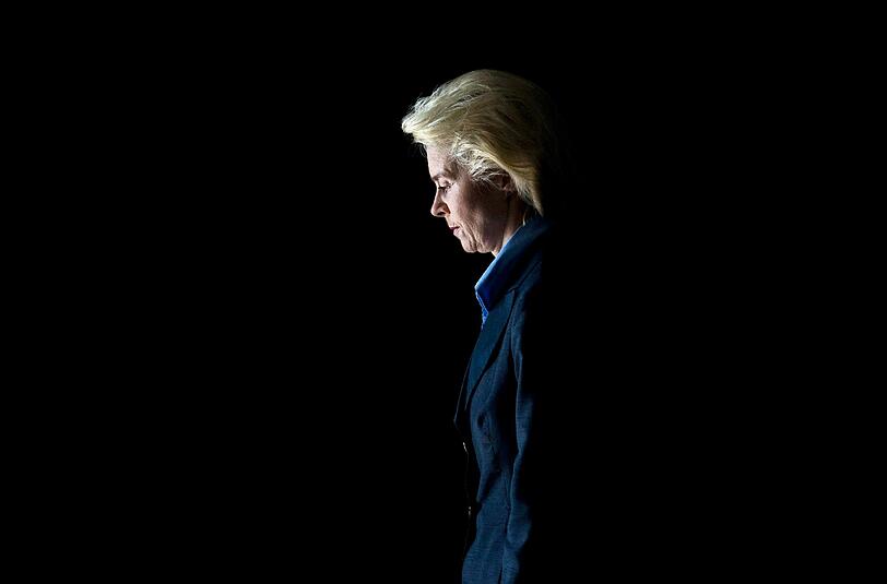 Nächste Runde im Sturmgewehr-Skandal: Ursula von der Leyen soll den Abschlussbericht zum G36 manipuliert haben.