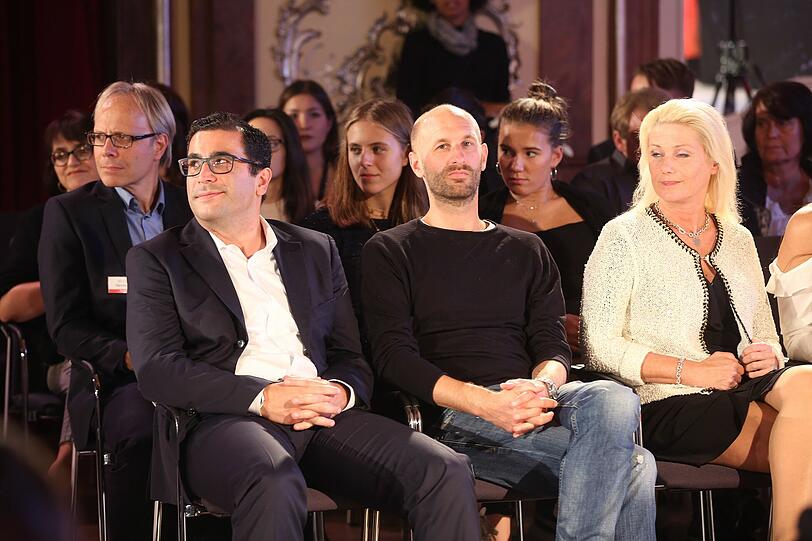 Der AZ-Modelcontest feiert Finale im Silbersaal des Deutschen Theaters. Am Ende war es Jeannie, die die Jury am meisten überzeugt hat. Die 23-Jährige ist die neue Schöne Münchnerin. Die Bilder des Galaabends zum Durchklicken.