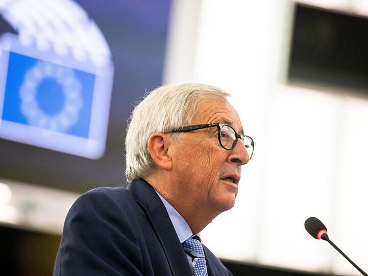 Der scheidende Präsident der Europäischen Kommission, Jean-Claude Juncker, verabschiedcet sich im Europäischen Parlament.