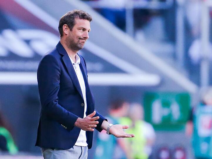 Markus Weinzierl musste nach dem 0:6 beim FCA als VfB-Trainer gehen.