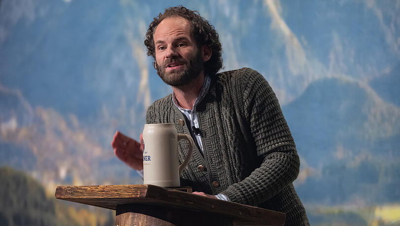 Maximilian Schafroth, Schauspieler und Kabarettist, hält beim Starkbieranstich auf dem Nockherberg die Fastenpredigt. Maximilian Schafroth, Schauspieler und Kabarettist, hält beim Starkbieranstich auf dem Nockherberg die Fastenpredigt.
