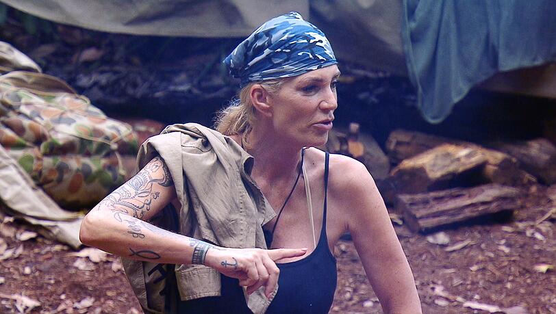Sarah Kern hat genug vom Psycho-Terror im Dschungelcamp und schmiedet einen Plan.