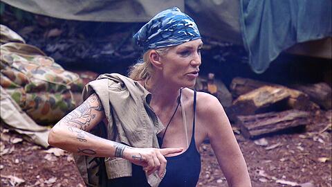 Sarah Kern hat genug vom Psycho-Terror im Dschungelcamp und schmiedet einen Plan.