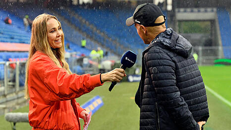 Strahlt trotz Regen: Sylvia Walker ist leidenschaftliche Sport-Reporterin
