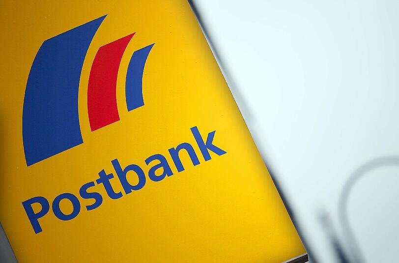 Erstmals führt die Postbank ein Online-Konto mit einer monatlichen Grundgebühr von 1,90 Euro ein. Foto: Oliver Berg/Archiv