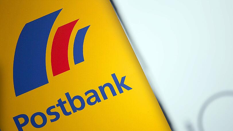 Erstmals führt die Postbank ein Online-Konto mit einer monatlichen Grundgebühr von 1,90 Euro ein. Foto: Oliver Berg/Archiv Erstmals führt die Postbank ein Online-Konto mit einer monatlichen Grundgebühr von 1,90 Euro ein. Foto: Oliver Berg/Archiv