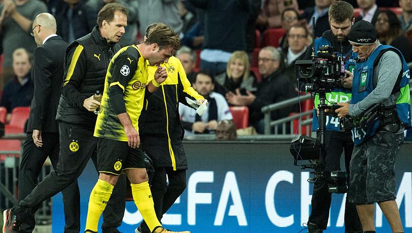 Mario Götze ging kurz vor Spielende verletzt vom Platz. Mario Götze ging kurz vor Spielende verletzt vom Platz.