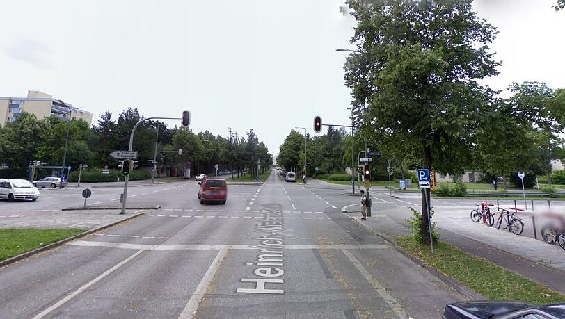 An der Kreuzung Heinrich-Wieland-Straße/Karl-Marx-Ring kam es am Donnerstag zu einem heftigen Unfall. An der Kreuzung Heinrich-Wieland-Straße/Karl-Marx-Ring kam es am Donnerstag zu einem heftigen Unfall.