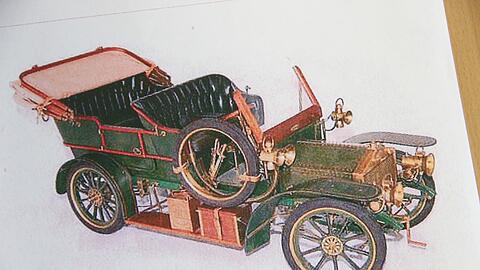 Das Streitobjekt: Das Modell eines Rolls Royce von 1905.