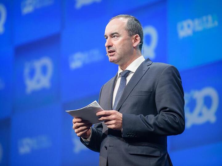 Hubert Aiwanger, Wirtschaftsminister und Landesvorsitzender der Freien Wähler in Bayern bei seiner Rede. Foto: Matthias Balk
