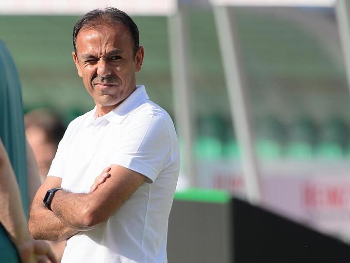Jos Luhukay muss als Trainer beim FC St. Pauli gehen.