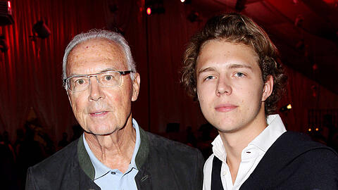 Franz Beckenbauer und sein Sohn Joel Beckenbauer waren ein Herz und eine Seele. Joel machte seinem Vater jetzt bei einem Charity-Event alle Ehre.