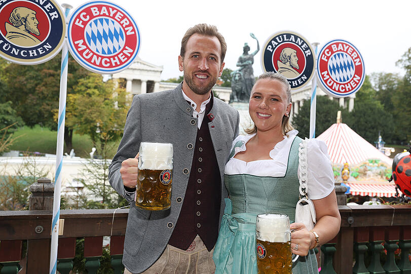 Die Bayern feiern beim traditionellen Oktoberfest-Besuch in der Käfer-Schänke.