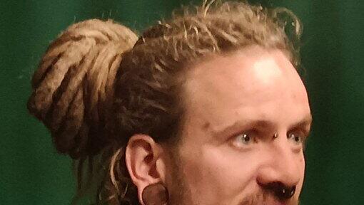 Das Opfer Daniel Emminger wollte im Einklang mit der Natur leben und wird als sympathisch beschrieben. Das Opfer Daniel Emminger wollte im Einklang mit der Natur leben und wird als sympathisch beschrieben.