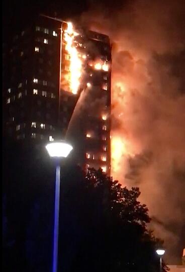 Das Hochhaus brennt vom 2. bis zum 27. Stock, Menschen wurden von den Flammen eingeschlossen - Bilder vom Inferno im Londoner Stadtbezirk Royal Borough of Kensington and Chelsea