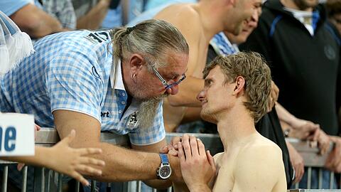 Hat für immer einen Platz im Herzen der Löwen-Fans: Relegationsheld Kai Bülow (r.), der Sechzig 2015 den Klassenerhalt sichert.