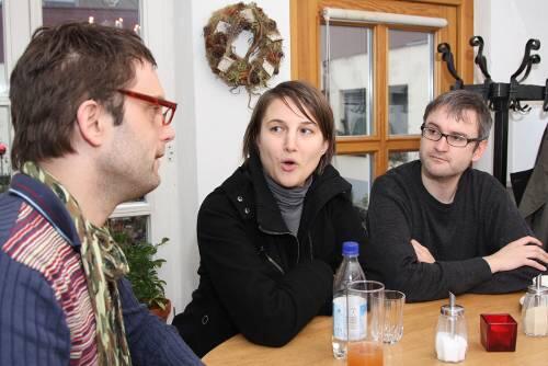 Geburtstagsständchenbringer: Constantin von Castenstein, Lilli-Hannah Hoepner und Michael Emanuel Bauer (v.li.).