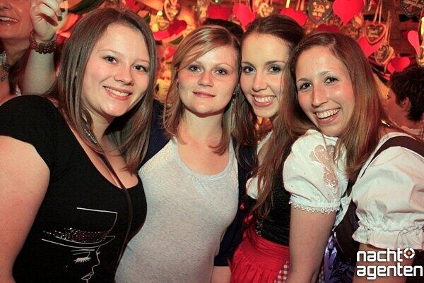 Dirndl, Lederhosen und viel Spaß: Die Party "Tracht und Pracht" am Samstag im Hippodrom auf der Theresienwiese. Mehr Bilder unter: www.nachtagenten.de.