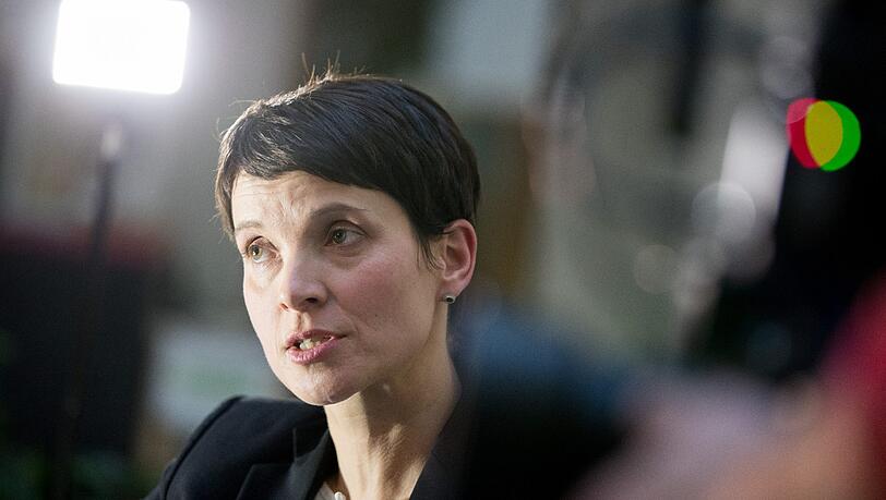 Ausschuss empfiehlt Aufhebung der Immunität von Frauke Petry Ausschuss empfiehlt Aufhebung der Immunität von Frauke Petry