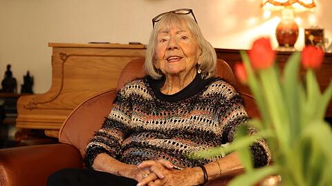 Diese Woche feiert die ehemalige Bühnenschauspielerin und heutige Hobby-Lyrikerin Eva-Maria Birnhäupl-Hoppe ihren 99. Geburtstag.