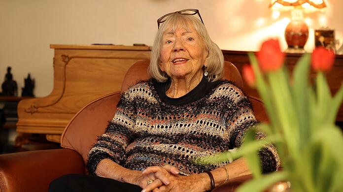 Diese Woche feiert die ehemalige Bühnenschauspielerin und heutige Hobby-Lyrikerin Eva-Maria Birnhäupl-Hoppe ihren 99. Geburtstag.