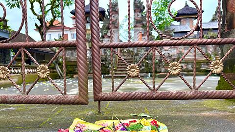 T&auml;gliche Opfergaben geh&ouml;ren zum Alltagsleben in Bali dazu.