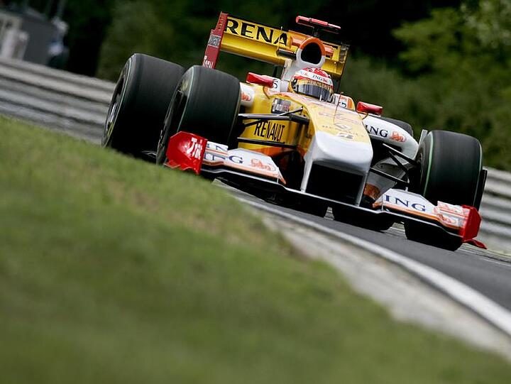 Renault ist beim nächsten Rennen gesperrt, Fernando Alonso könnte also einspringen bei Ferrari.