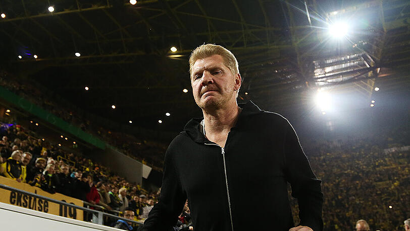 Nach zwei Siegen gab es für Paderborns neuen Trainer Stefan Effenberg eine herbe Klatsche im DFB-Pokal. Borussia Dortmund fertigte Paderborn mit 7:1 ab. Nach zwei Siegen gab es für Paderborns neuen Trainer Stefan Effenberg eine herbe Klatsche im DFB-Pokal. Borussia Dortmund fertigte Paderborn mit 7:1 ab.