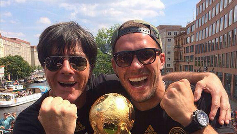 Lukas Podolski versorgt seine Fans auf Twitter regelmäßig mit Schnappschüssen wie diesem Lukas Podolski versorgt seine Fans auf Twitter regelmäßig mit Schnappschüssen wie diesem