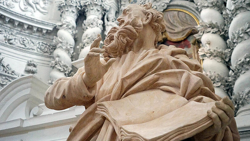 Die neu geschaffene Matthäusfigur in der Theatinerkirche.