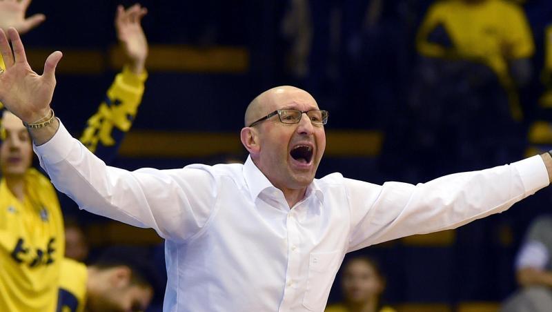 Trainer Mladen Drijencic von Oldenburg gestikuliert beim Spiel gegen ALBA Berlin. Foto: Carmen Jaspersen/Archiv Trainer Mladen Drijencic von Oldenburg gestikuliert beim Spiel gegen ALBA Berlin. Foto: Carmen Jaspersen/Archiv