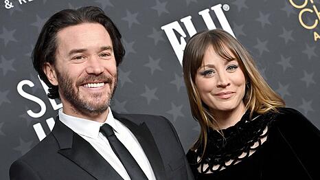 Im Baby-Glück: Tom Pelphrey und Kaley Cuoco.