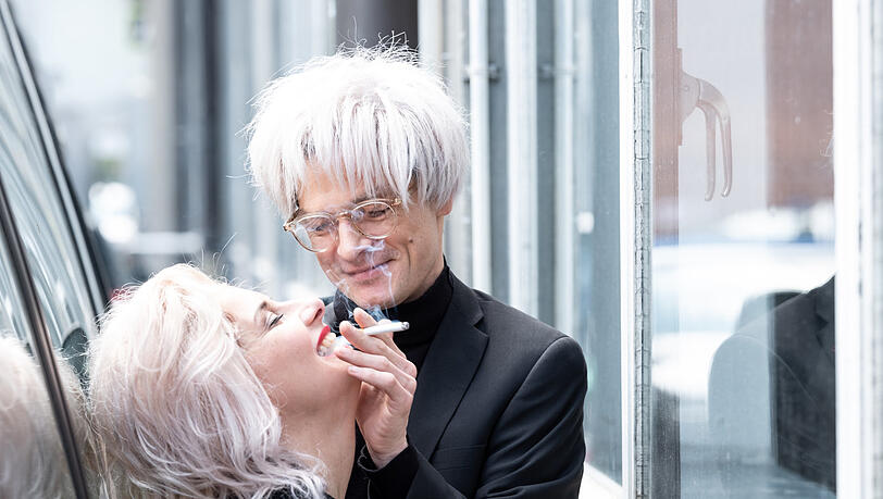 Im "Anti Musical" im Münchner Gasteig: Andy Warhol (Oliver Möller) mit seiner großen – imaginierten – Liebe, Marilyn Monroe (Anina Doinet).