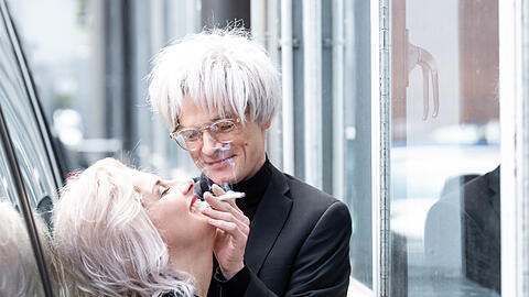 Im "Anti Musical" im Münchner Gasteig: Andy Warhol (Oliver Möller) mit seiner großen – imaginierten – Liebe, Marilyn Monroe (Anina Doinet).