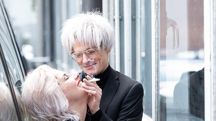 Im "Anti Musical" im Münchner Gasteig: Andy Warhol (Oliver Möller) mit seiner großen – imaginierten – Liebe, Marilyn Monroe (Anina Doinet).