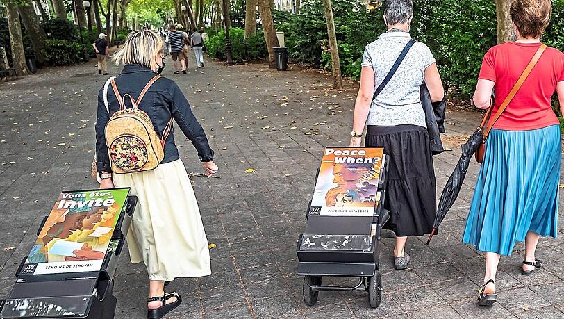Die Zeugen Jehovas gibt es international, in Deutschland wird die Gemeinschaft auf etwa 170.000 Mitglieder geschätzt.